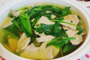 猪肝炒菠菜是很好的补血菜但猪肝吃多了当心胆固醇超标