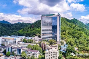 中流·新闻14岁少年患罕见病体重骤降惊人