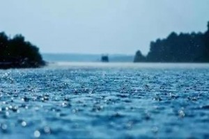面对连绵的秋雨保护好这三个部位安然度过
