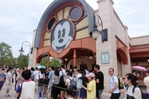 上海迪士尼自带非酒精饮料不再限容量禁带榴莲西瓜臭豆腐方便面