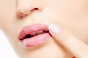 秋季天气干燥我们应该如何呵护嘴唇