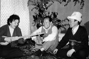 吴登云以白袍初心温暖各族同胞