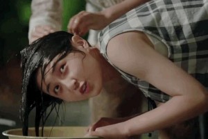 张子枫的怼脸拍本以为开的有美颜看到眼角的斑真相了