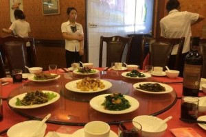 吃完饭后不能马上坐下肚子会积累肥肉到底是真相还是谣言
