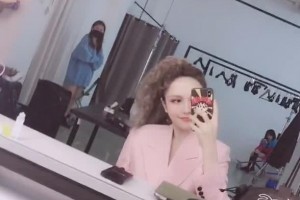 周扬青晒自己的工作照谁注意下面罗志祥评价网友不结婚等啥