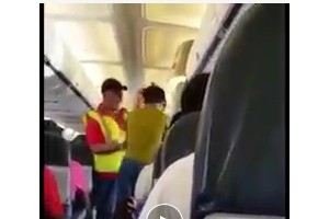 较真丨女乘客神灵上身使得飞机逃过一劫编出来的故事