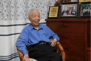 走出去敢质疑...96岁高龄医生用自己的曲折学医经历告诉青年医生如何走好医路