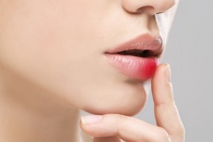 嘴唇是健康的放大镜呈现这5种反常色彩身体或许病了