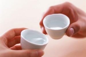 每天喝二三两白酒给身体带来的两个优点和两个害处怎么取舍