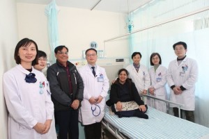 患多发性骨髓瘤的印度妈妈漂洋过海来我国看病