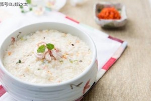 中医老教授谈饮食摄生白叟吃粥多寿多福