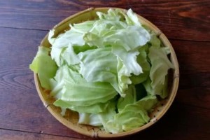 包菜和紫甘蓝是同种蔬菜吗营养师紫甘蓝补钙抗衰老作用好