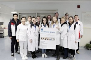 南医大国教院短期项目留学生代表团来院观赏访学