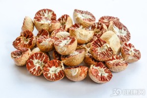 由于吃槟榔我割掉半张脸这种致癌生果总算被国家点名了