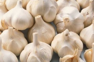 常吃大蒜优点多但以下2种人别碰留神疾病缠身