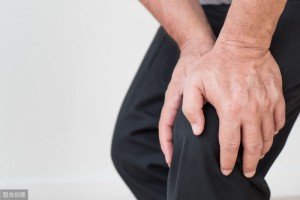 没想到老伯的骨痛竟是癌症搬运提示老男人别忘做这项查看