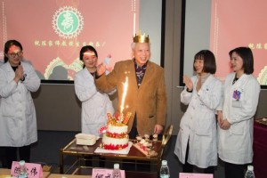 江苏90岁银发医师每周坚持出诊学医从医70年想工作到95岁