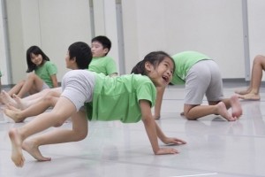 我一定要排第一个小游戏让孩子从生活经验中操练等候