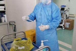 驰援武汉二三事闲暇教导小患者功课休舱后持续援助