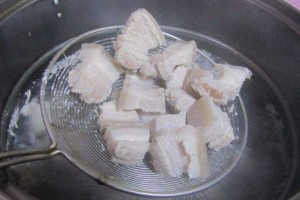 做菜时这一步不能省不然做出的菜不只难吃并且损害健康
